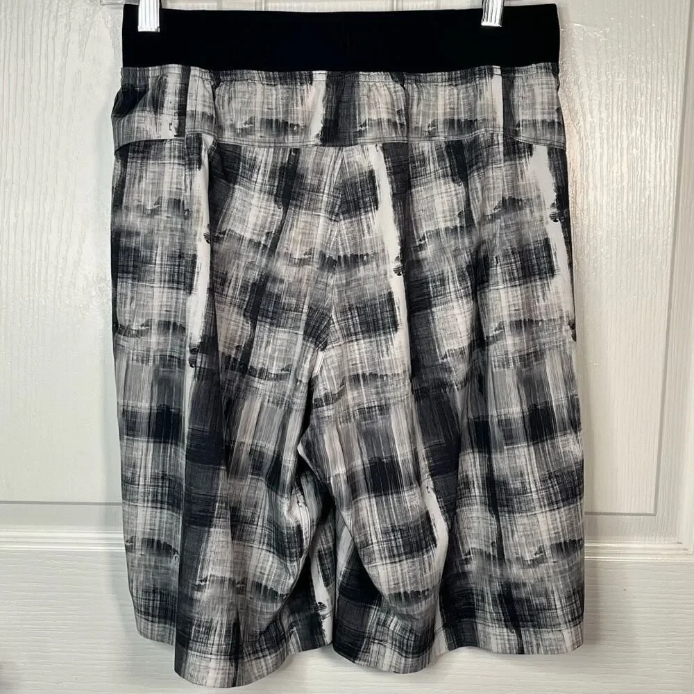 Lululemon Men’s Sz S Lightweight Athletic Shorts Gray Black